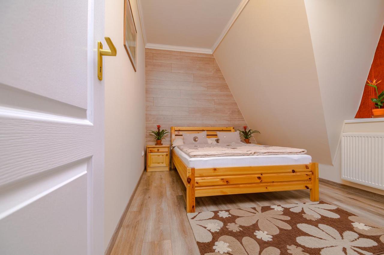 ILLÉS Apartmanok II. Hajdúszoboszló Extérieur photo